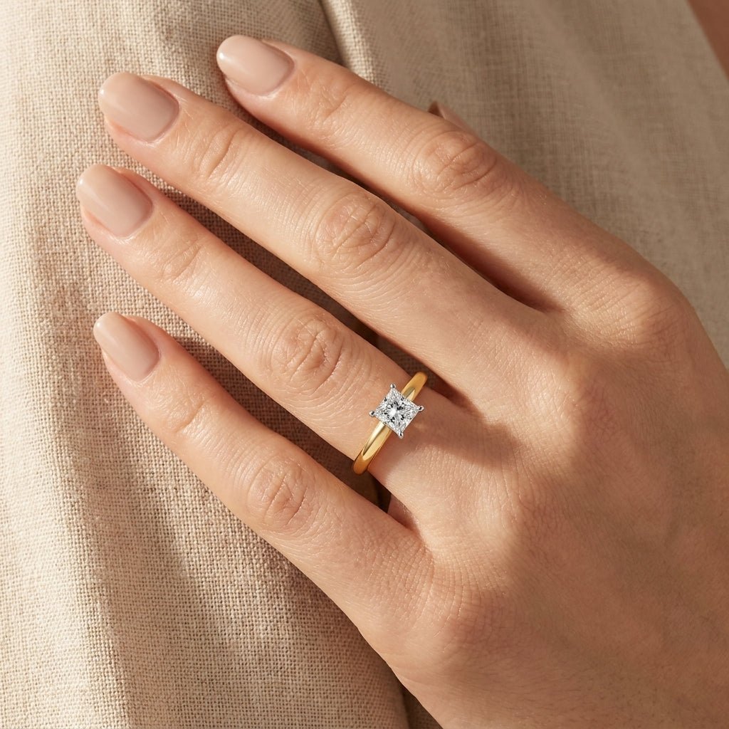 SOL-050P-0LD Princess solitaire engagement ring hand-model