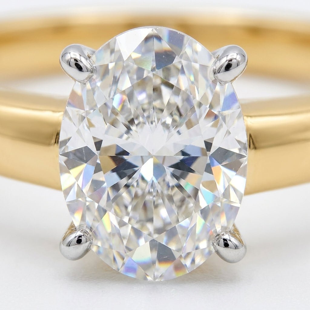 SOL-075O-0LD Oval solitaire engagement ring macro-sparkle
