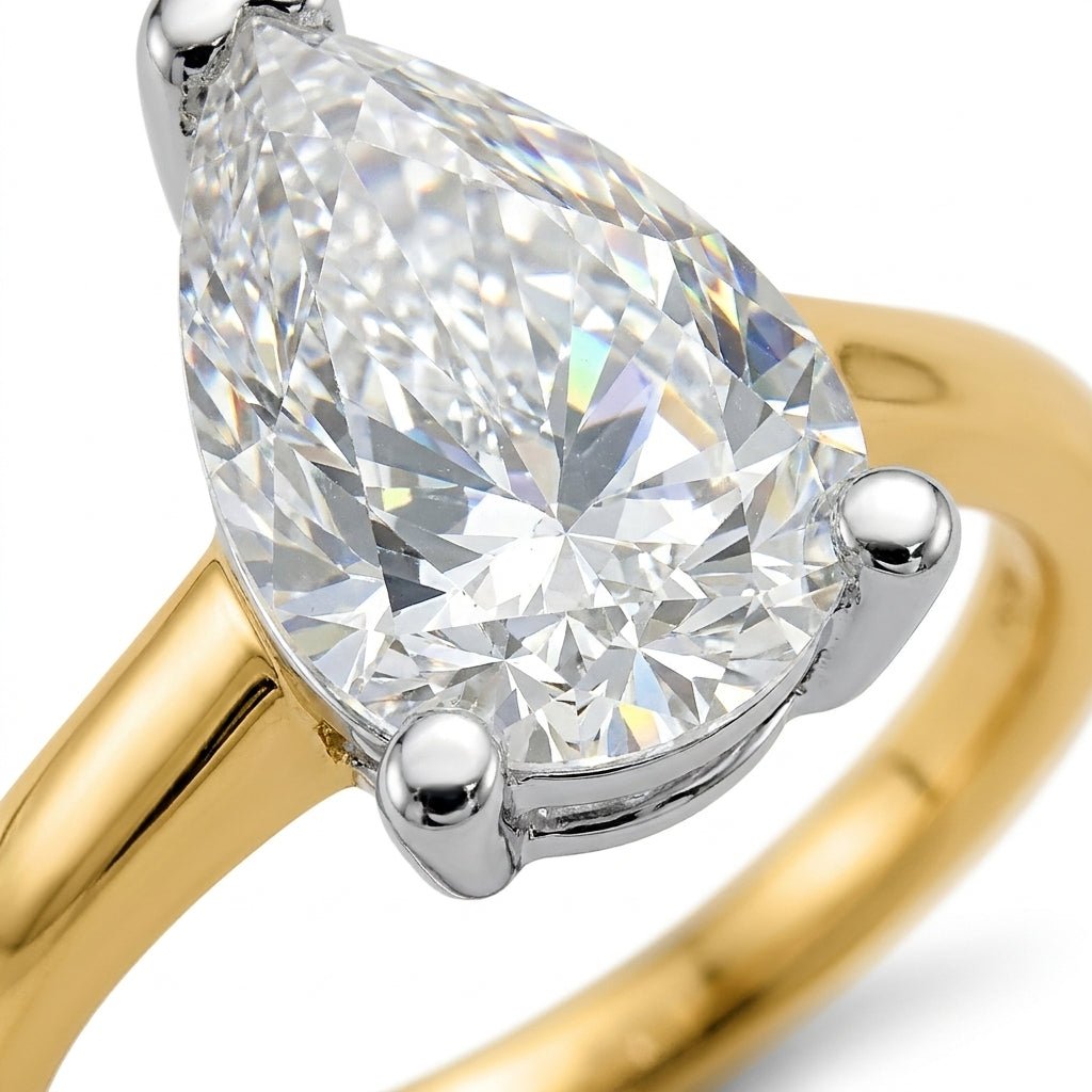 SOL-150PE-0LD Pear solitaire engagement ring macro-sparkle