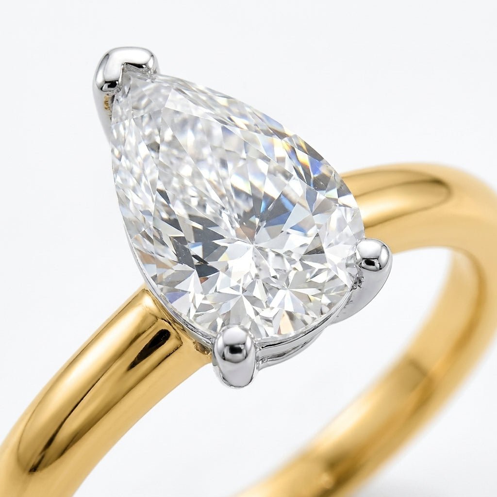 SOL-100PE-0LD Pear solitaire engagement ring macro-sparkle