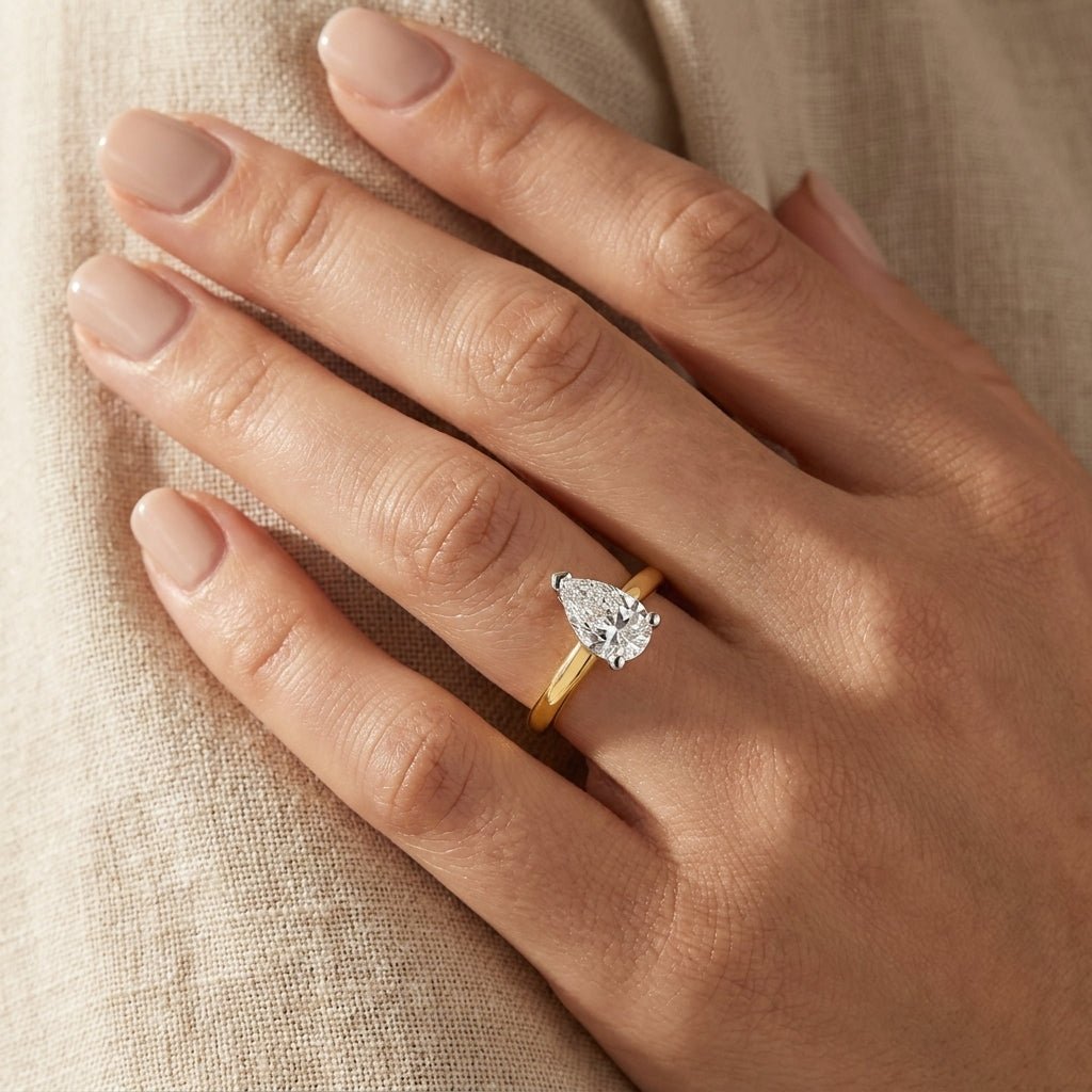SOL-150PE-0LD Pear solitaire engagement ring hand-model