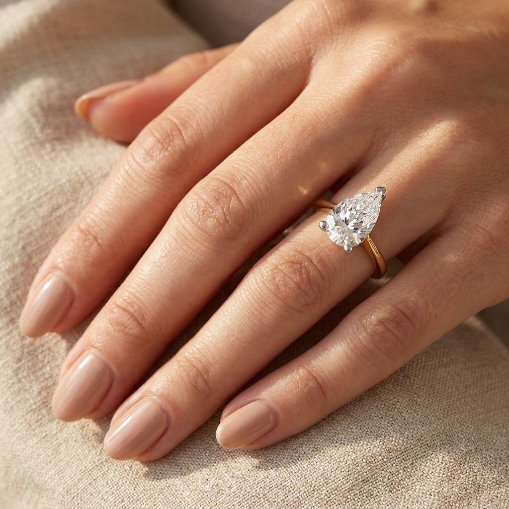 SOL-250PE-0LD Pear solitaire engagement ring hand-model