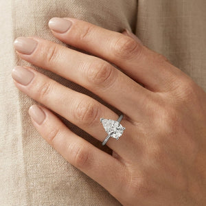 SOL-250PE-0WLD Pear solitaire engagement ring hand-model