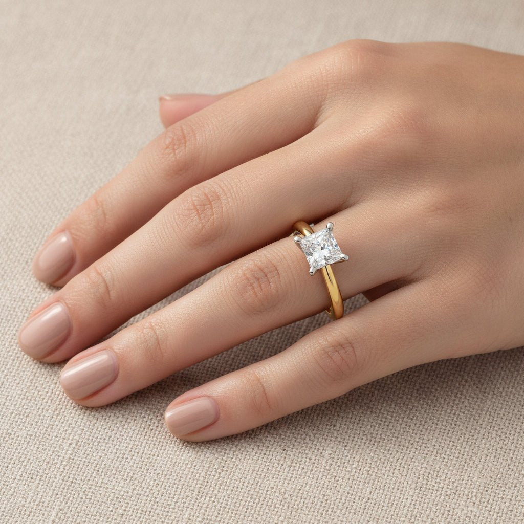 SOL-100P-0LD Princess solitaire engagement ring hand-model