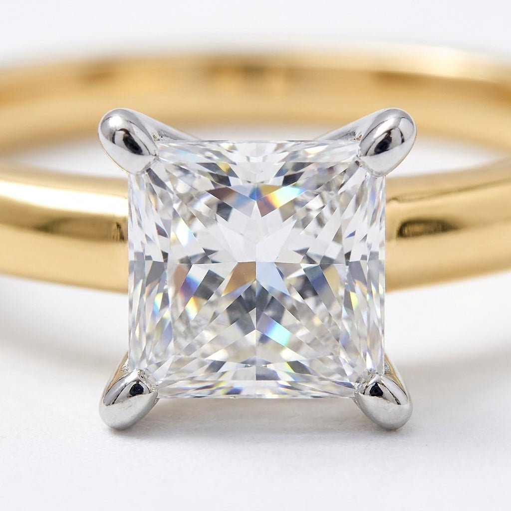 SOL-100P-0LD Princess solitaire engagement ring macro-sparkle