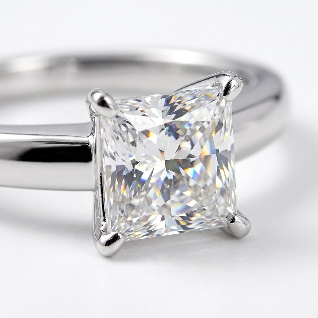 SOL-075P-0WLD Princess solitaire engagement ring macro-sparkle
