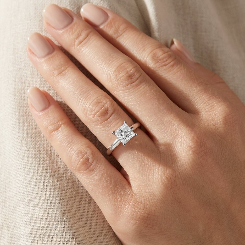 RM12608C-WLD Princess solitaire engagement ring hand-model