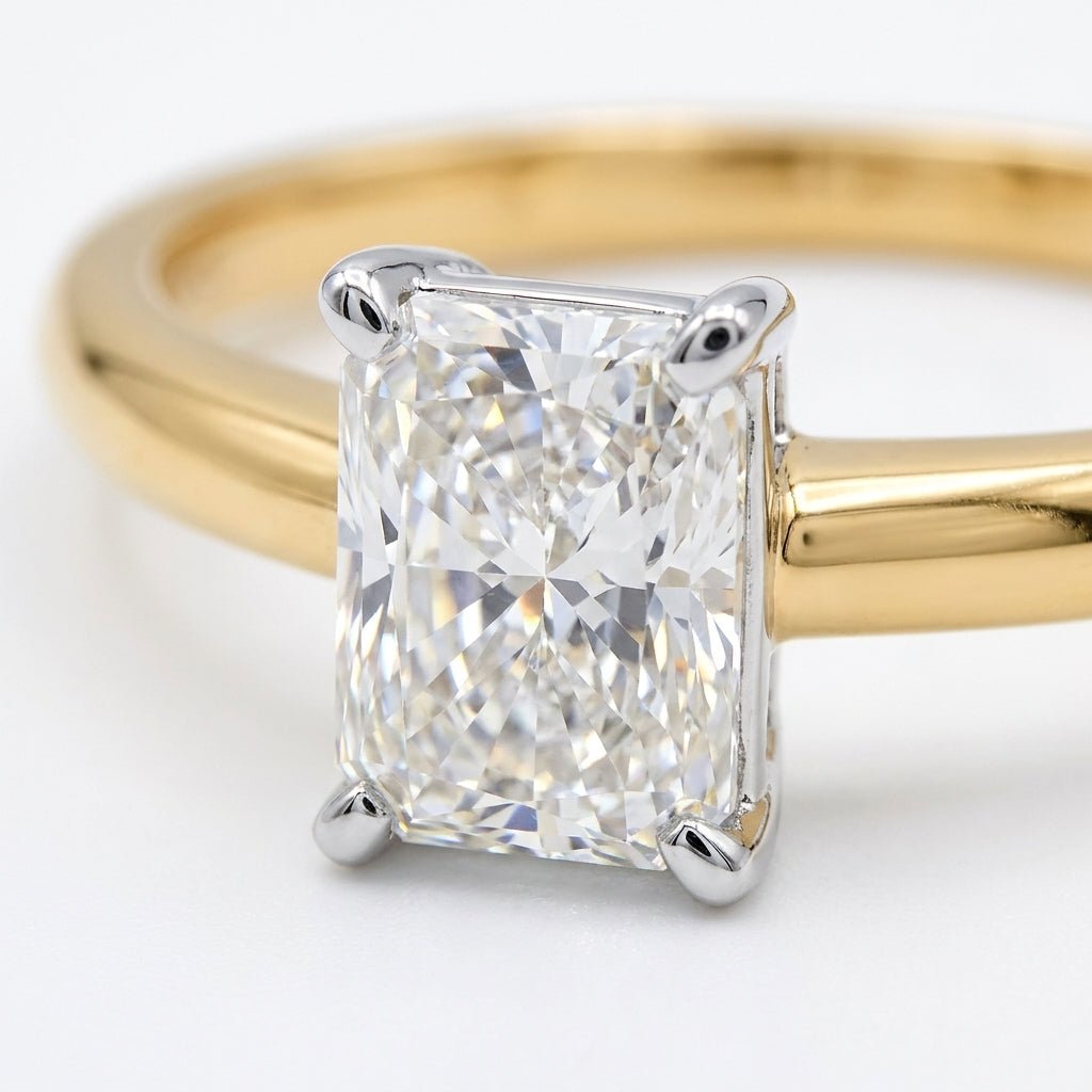 SOL-100RA-0LD Radiant solitaire engagement ring macro-sparkle