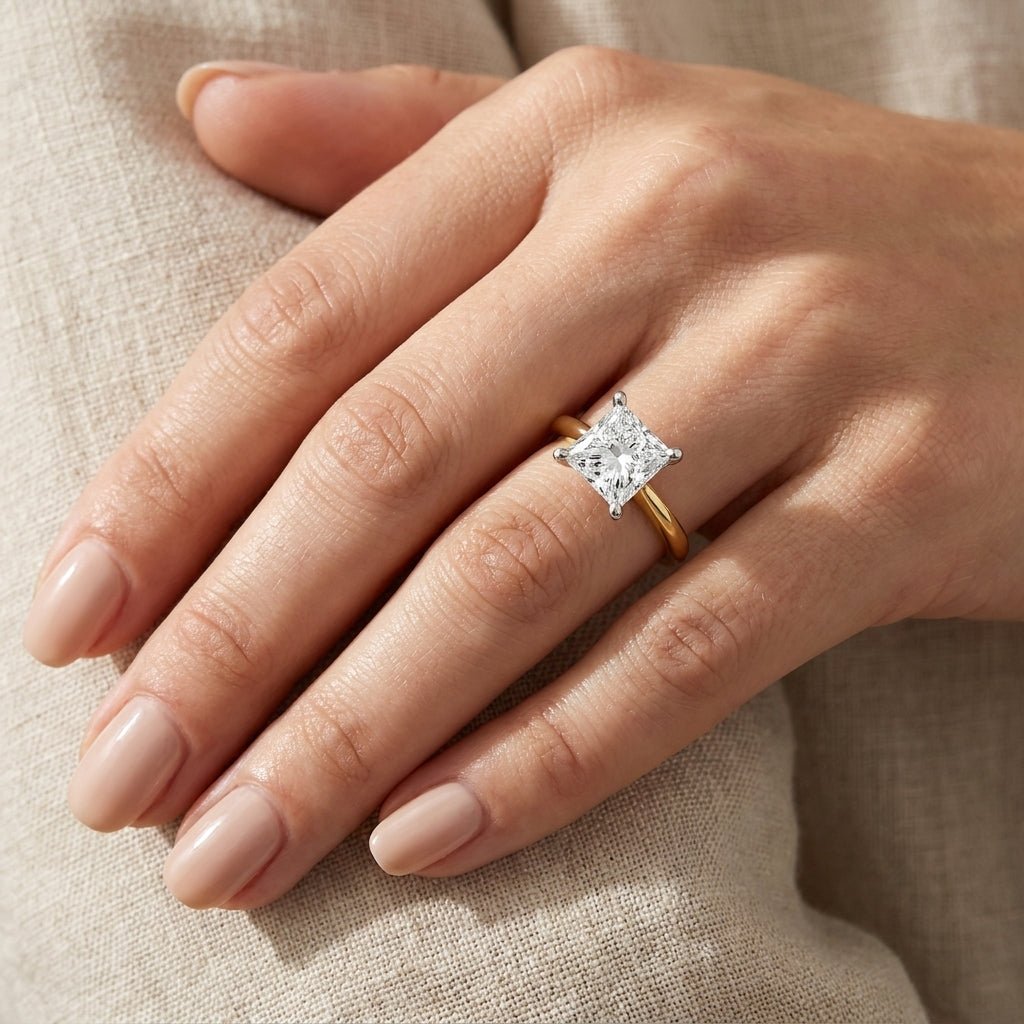 RM12610C-LD Round solitaire engagement ring hand-model