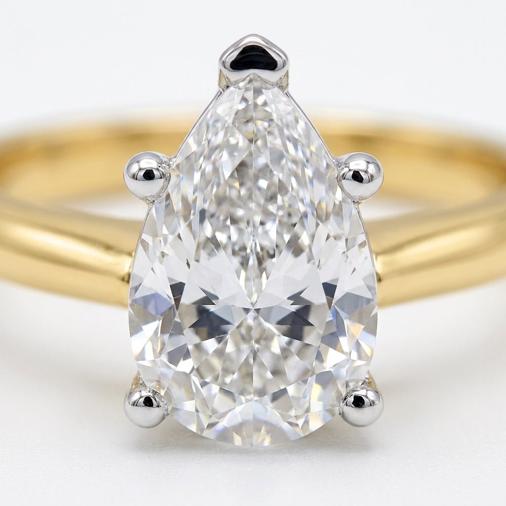 RM12569C-LD Round solitaire engagement ring macro-sparkle