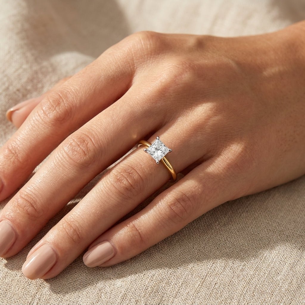 RM12609C-LD Round solitaire engagement ring hand-model
