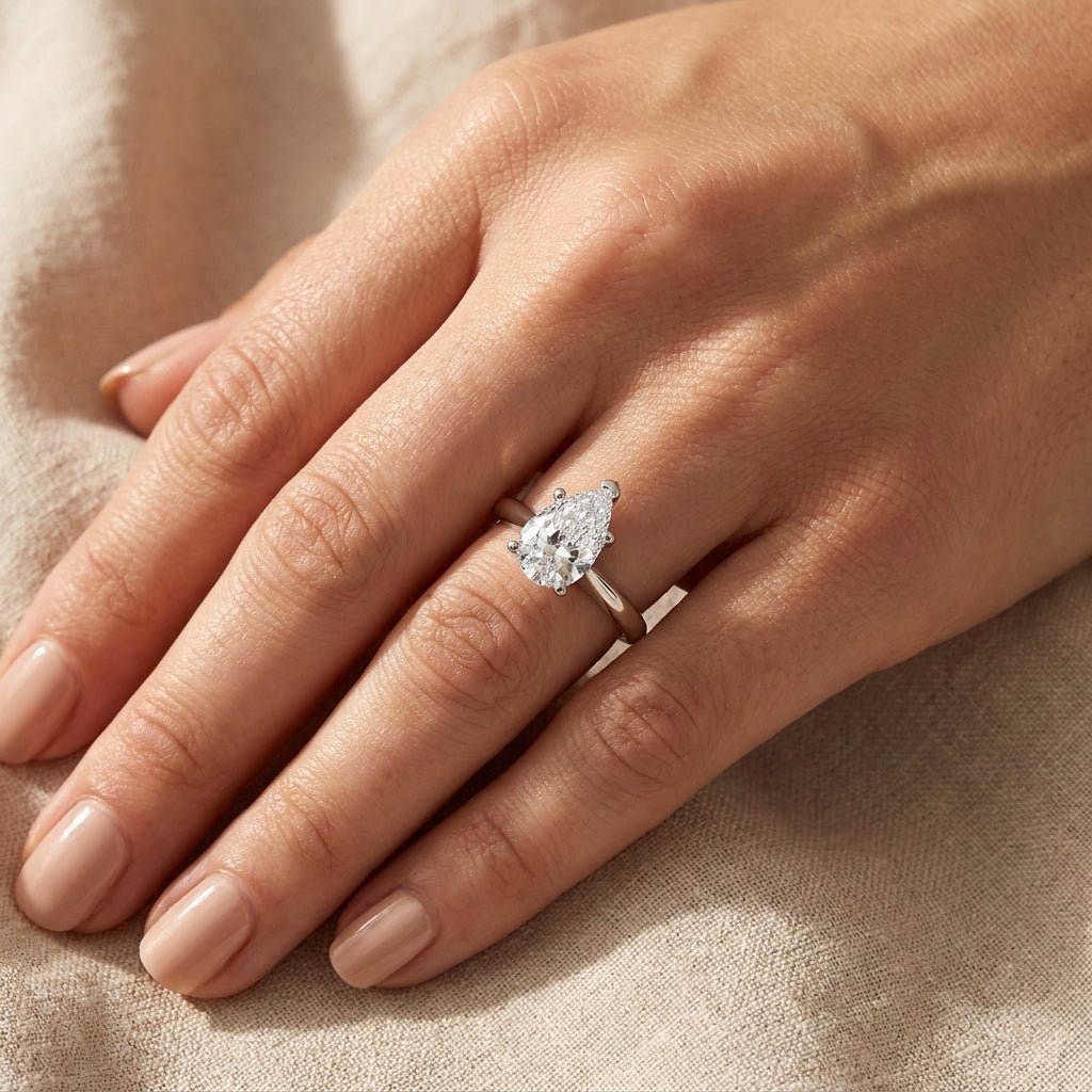 RM12606C-WLD Round solitaire engagement ring hand-model