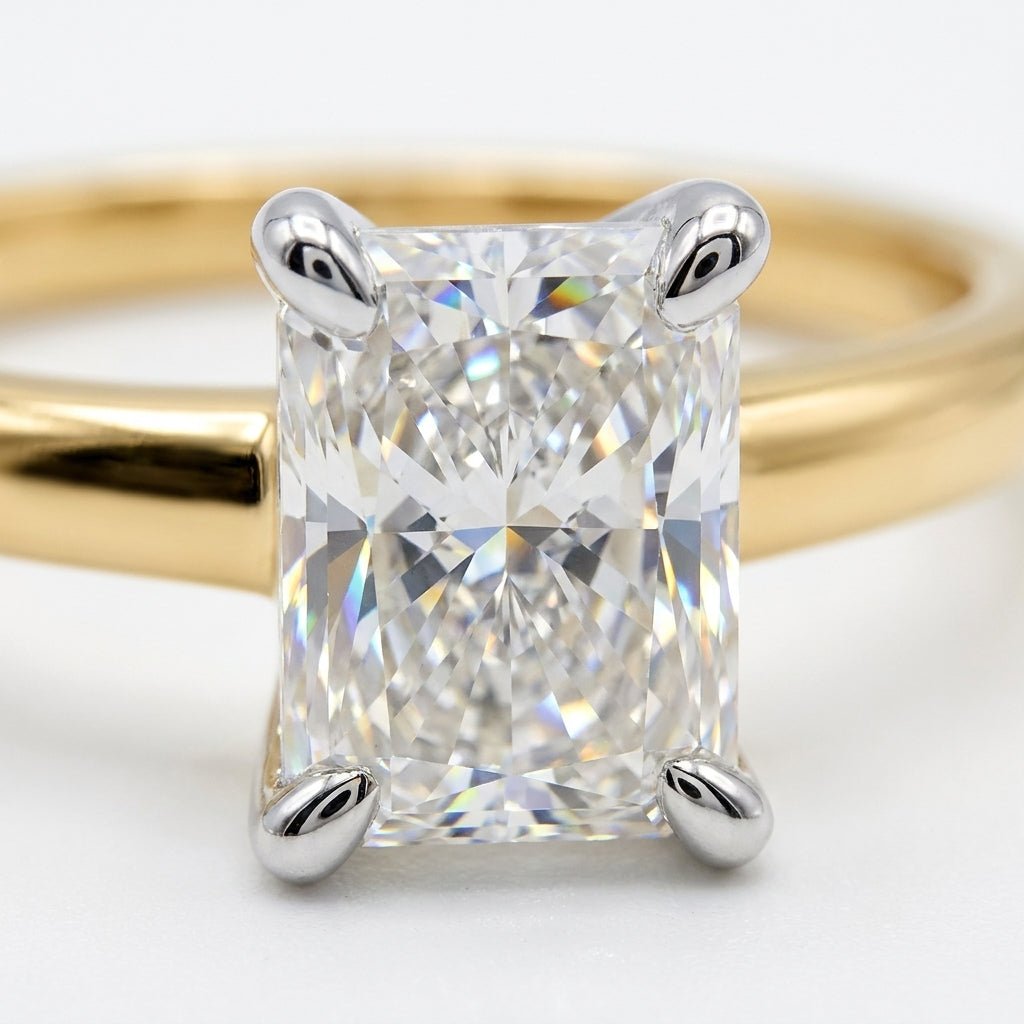 SOL-150RA-0LD Radiant solitaire engagement ring macro-sparkle
