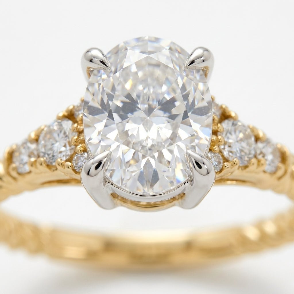 RM12986-150-LD Round solitaire engagement ring macro-sparkle