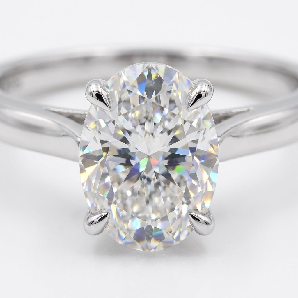 RM12984-150-WLD Round solitaire engagement ring macro-sparkle