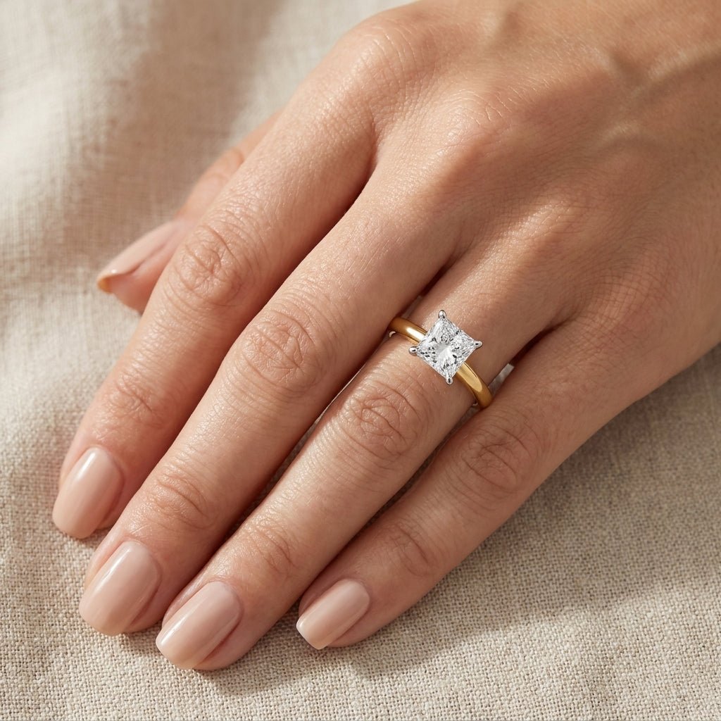 SOL-200P-0LD Princess solitaire engagement ring hand-model