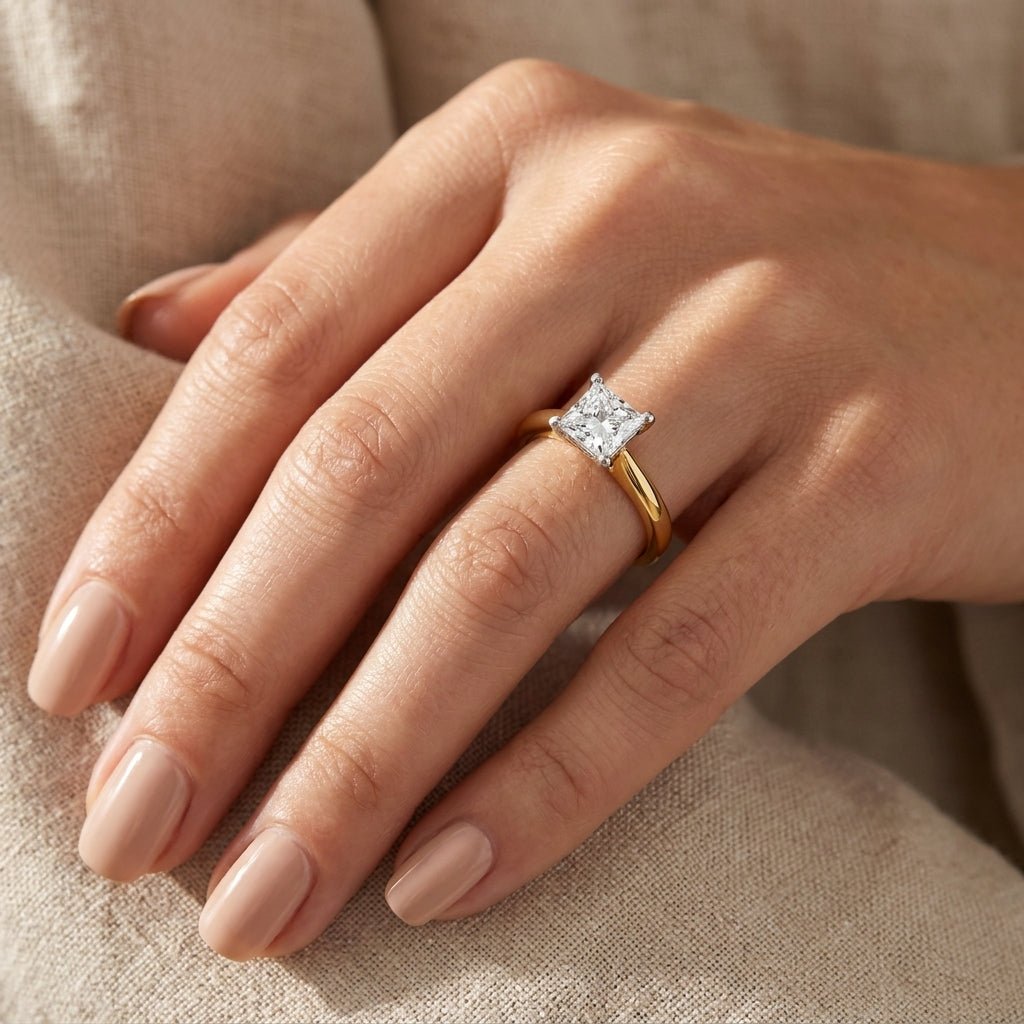 RM12572C-LD Princess solitaire engagement ring hand-model