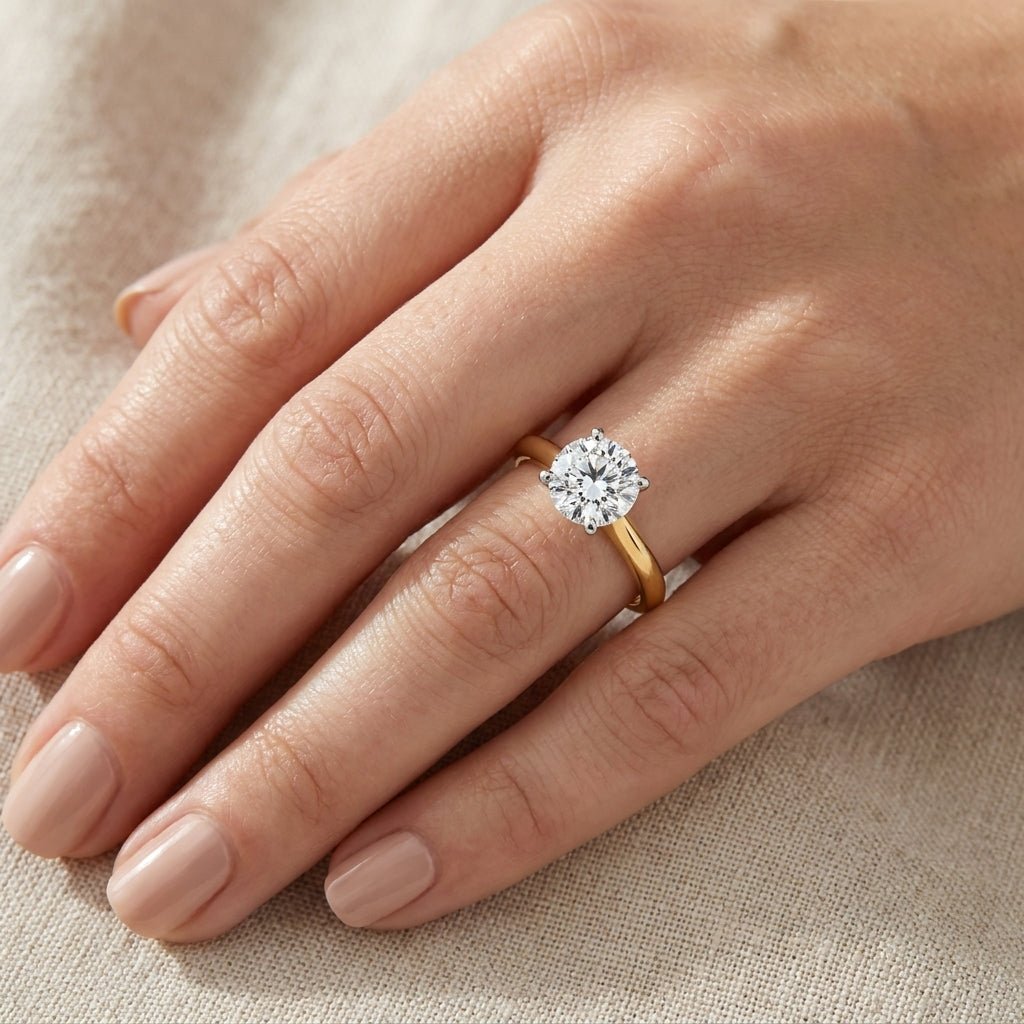 RM12560C-LD Round solitaire engagement ring hand-model