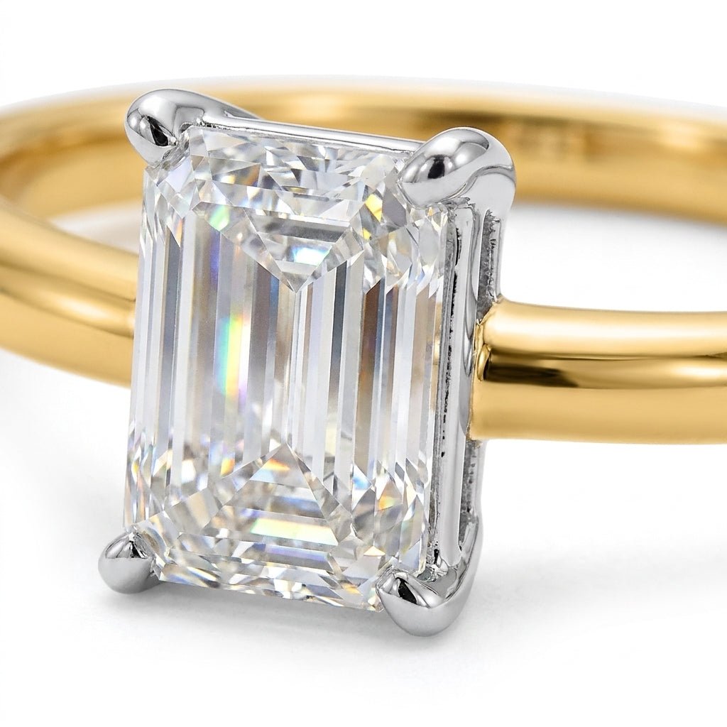 SOL-250EM-0LD Emerald solitaire engagement ring macro-sparkle