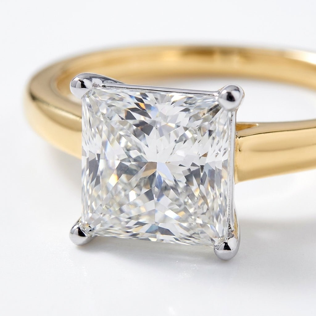 SOL-250P-0LD Princess solitaire engagement ring macro-sparkle