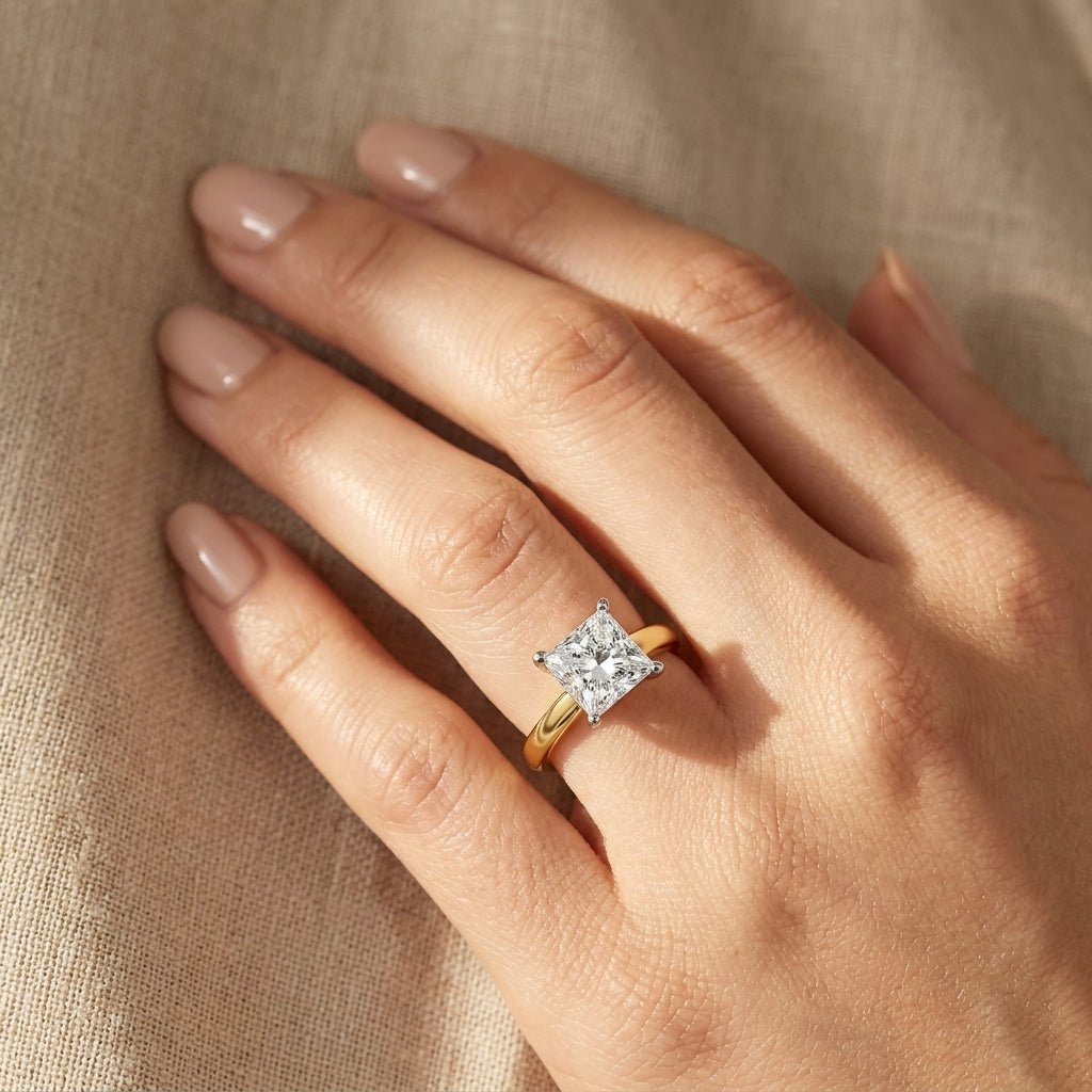 SOL-250P-0LD Princess solitaire engagement ring hand-model