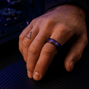 Close-up of center groove and matte finish on EMERY ring on a hand ring finger