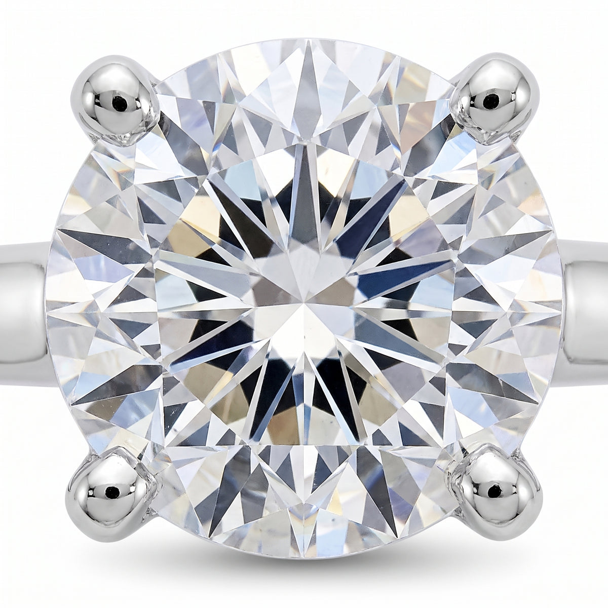 Round lab-grown diamond solitaire engagement ring, in 925 Sterling Silver, face-on detail
