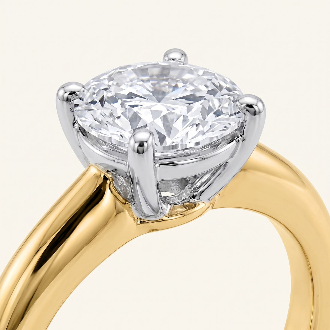 LOTTIE round lab-grown diamond ring in 10K two-tone gold, setting close-up, approx. 1 ct center