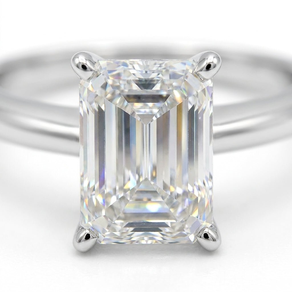 SOL-250EM-0WLD Emerald solitaire engagement ring macro-sparkle