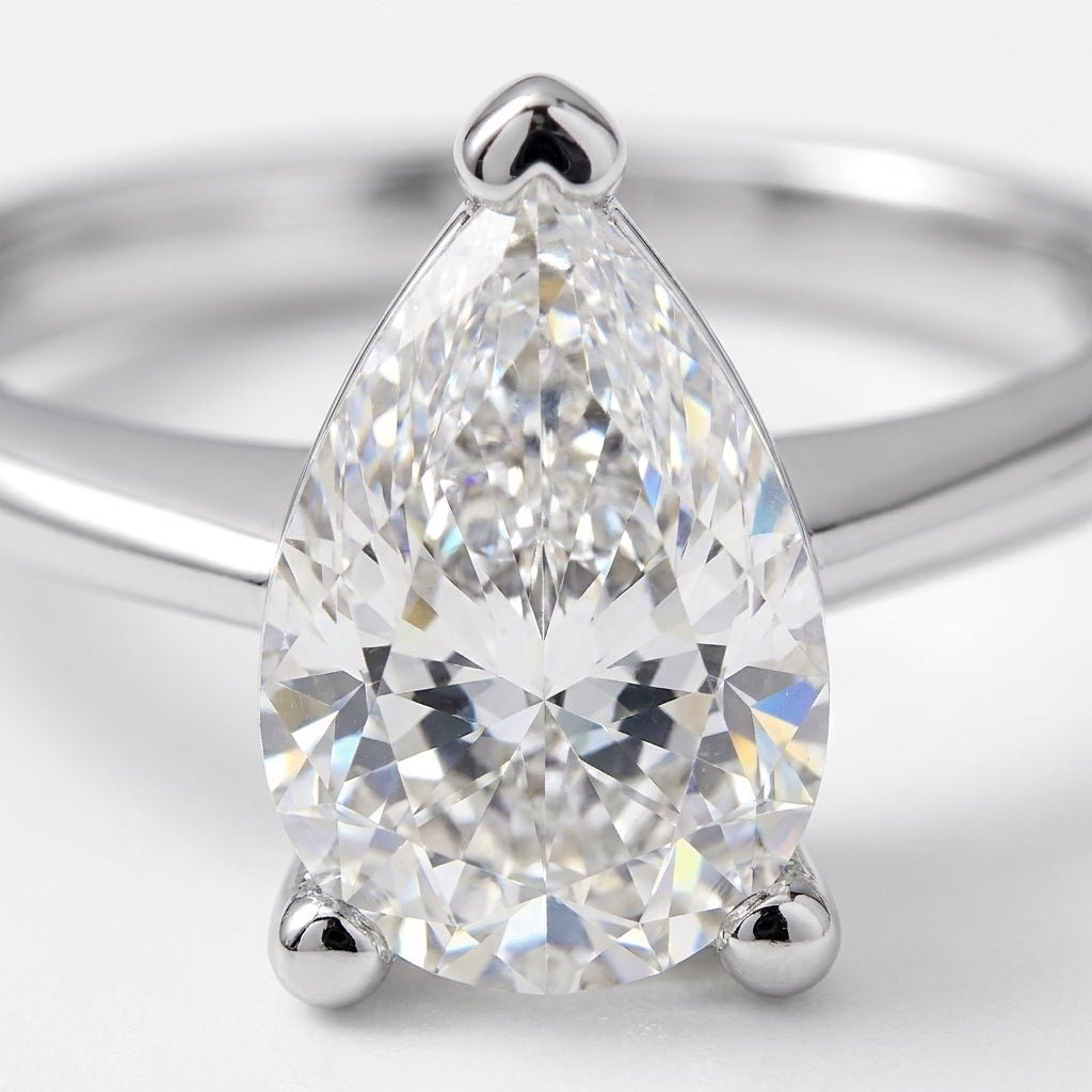 SOL-250PE-0WLD Pear solitaire engagement ring macro-sparkle