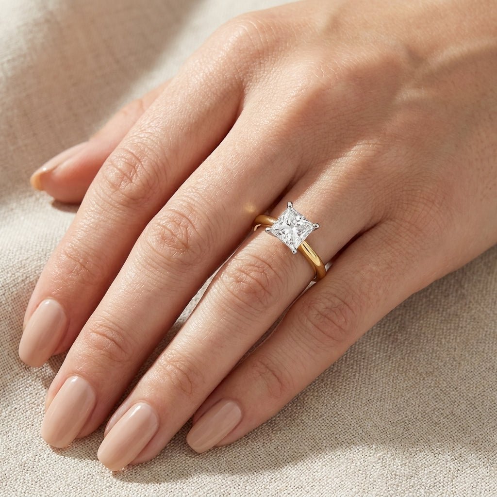 SOL-150P-0LD Princess solitaire engagement ring hand-model