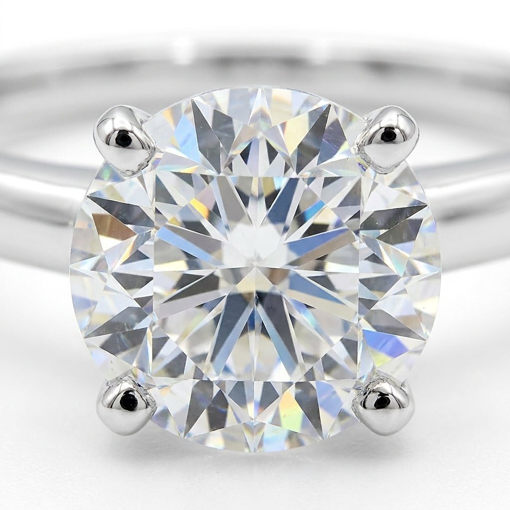 SOL-300R-0WLD Round solitaire engagement ring macro-sparkle
