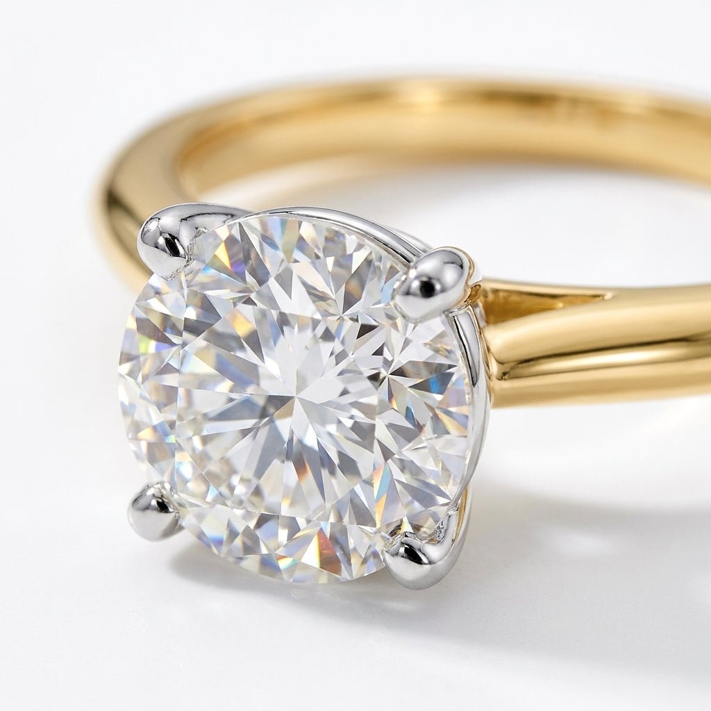 RM12610C-LD Round solitaire engagement ring macro-sparkle