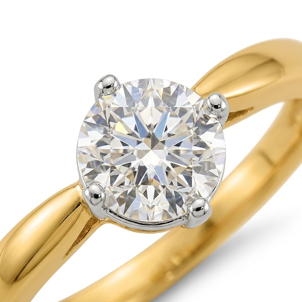 RM12948-100-LD Round solitaire engagement ring macro-sparkle