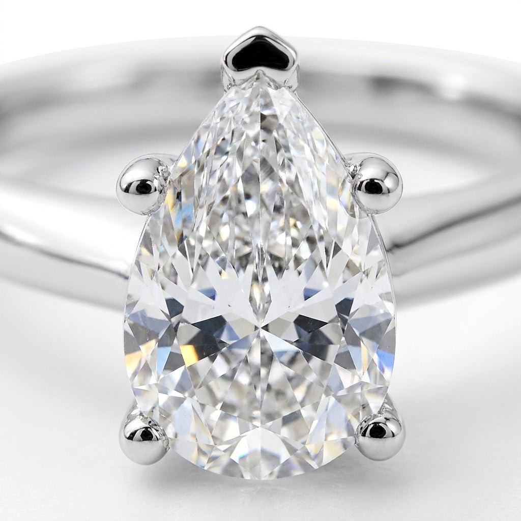 RM12606C-WLD Round solitaire engagement ring macro-sparkle