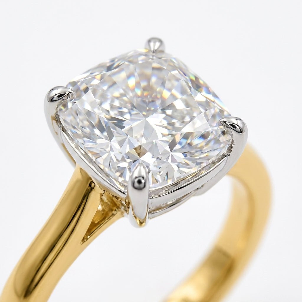 RM12980-150-LD Round solitaire engagement ring macro-sparkle