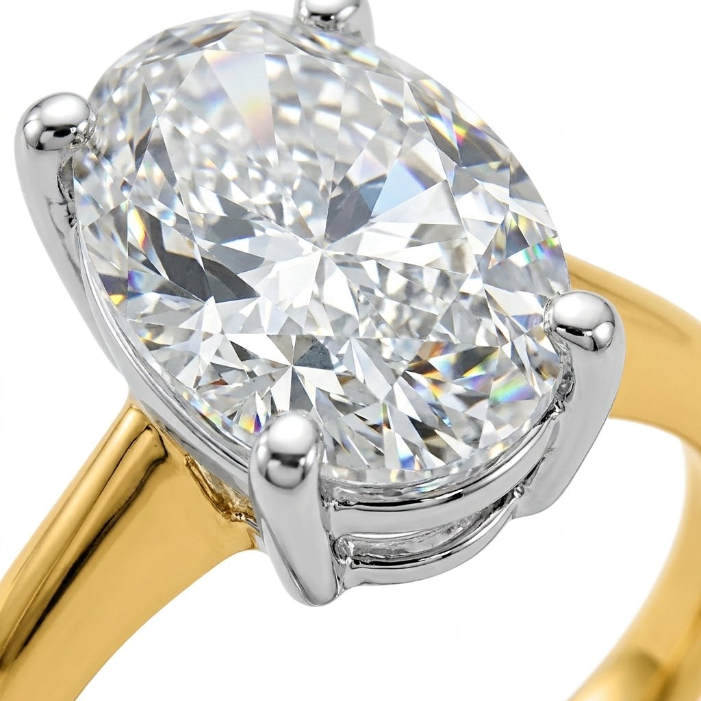 RM12564C-LD Oval solitaire engagement ring macro-sparkle