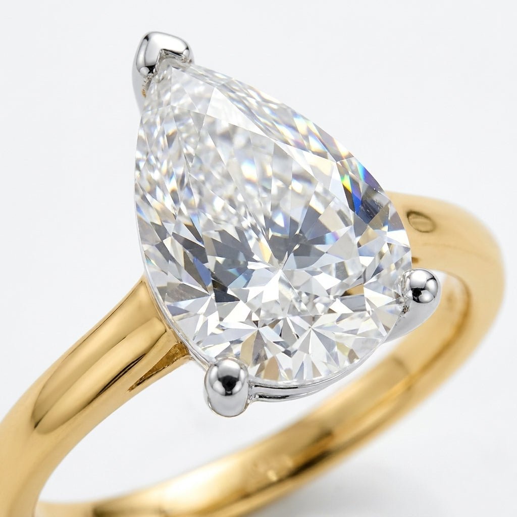 SOL-300PE-0LD Pear solitaire engagement ring macro-sparkle