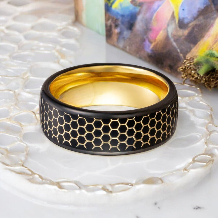 ALTIN Gold Tungsten Ring - Close-Up of Black Resin and Gold Honeycomb Inlay