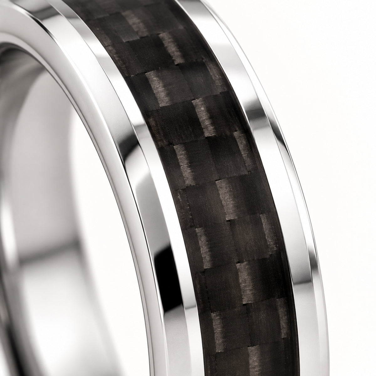 MAXIMA tungsten band with black carbon fiber, detail