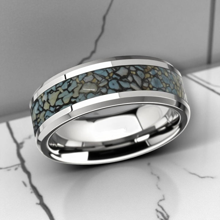 Angled display of DEVONIAN ring showing width and contrast
