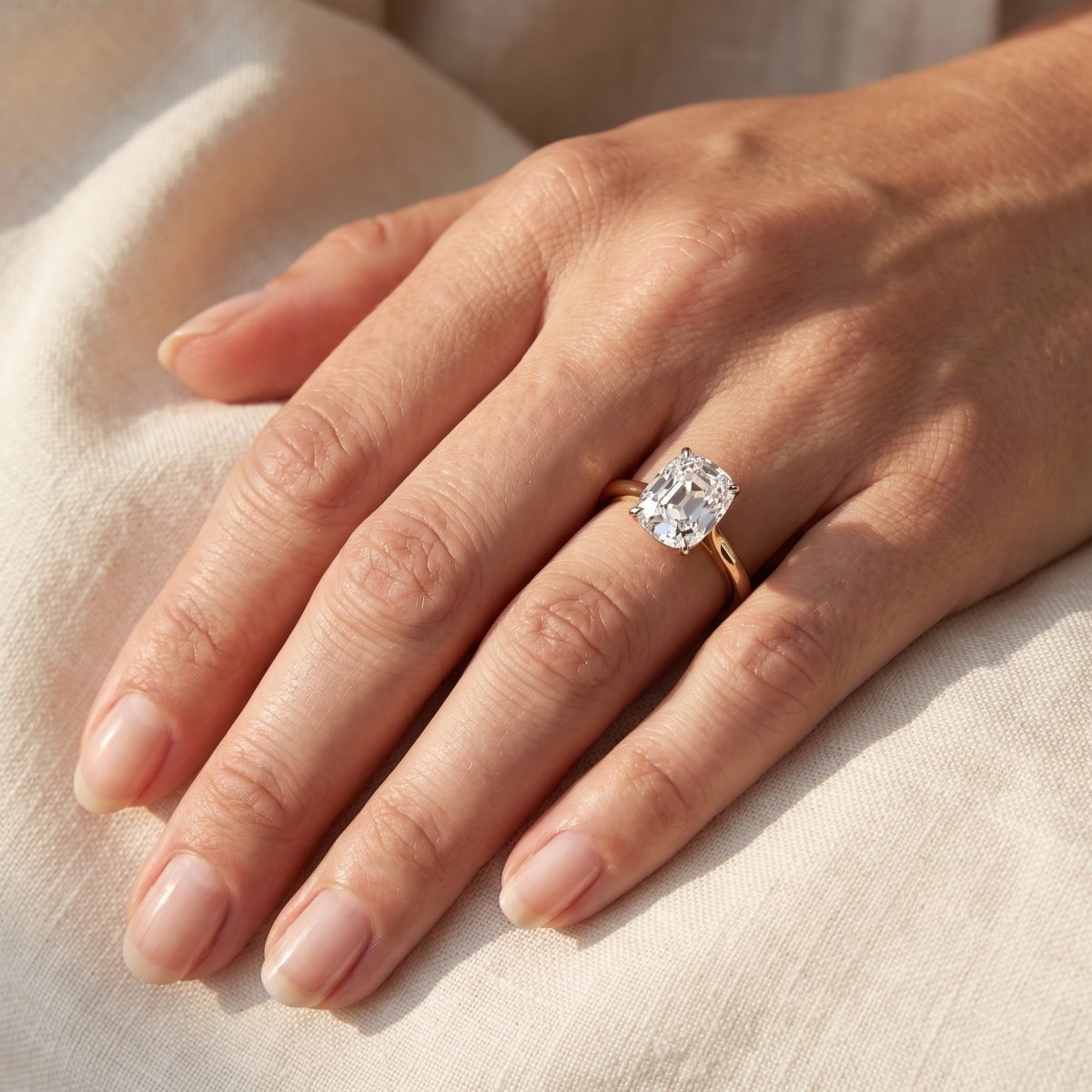 EDITH old mine lab-grown diamond ring in 14K two-tone gold, worn on the hand, approx. 1 ct center