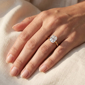 EDITH old mine lab-grown diamond ring in 14K two-tone gold, worn on the hand, approx. 1 ct center