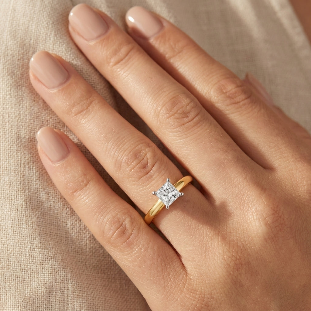 SOL-075P-0LD Princess solitaire engagement ring hand-model