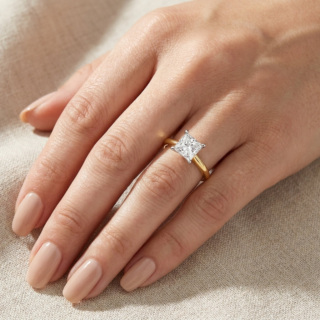 SOL-150P-0LD Princess solitaire engagement ring hand-model