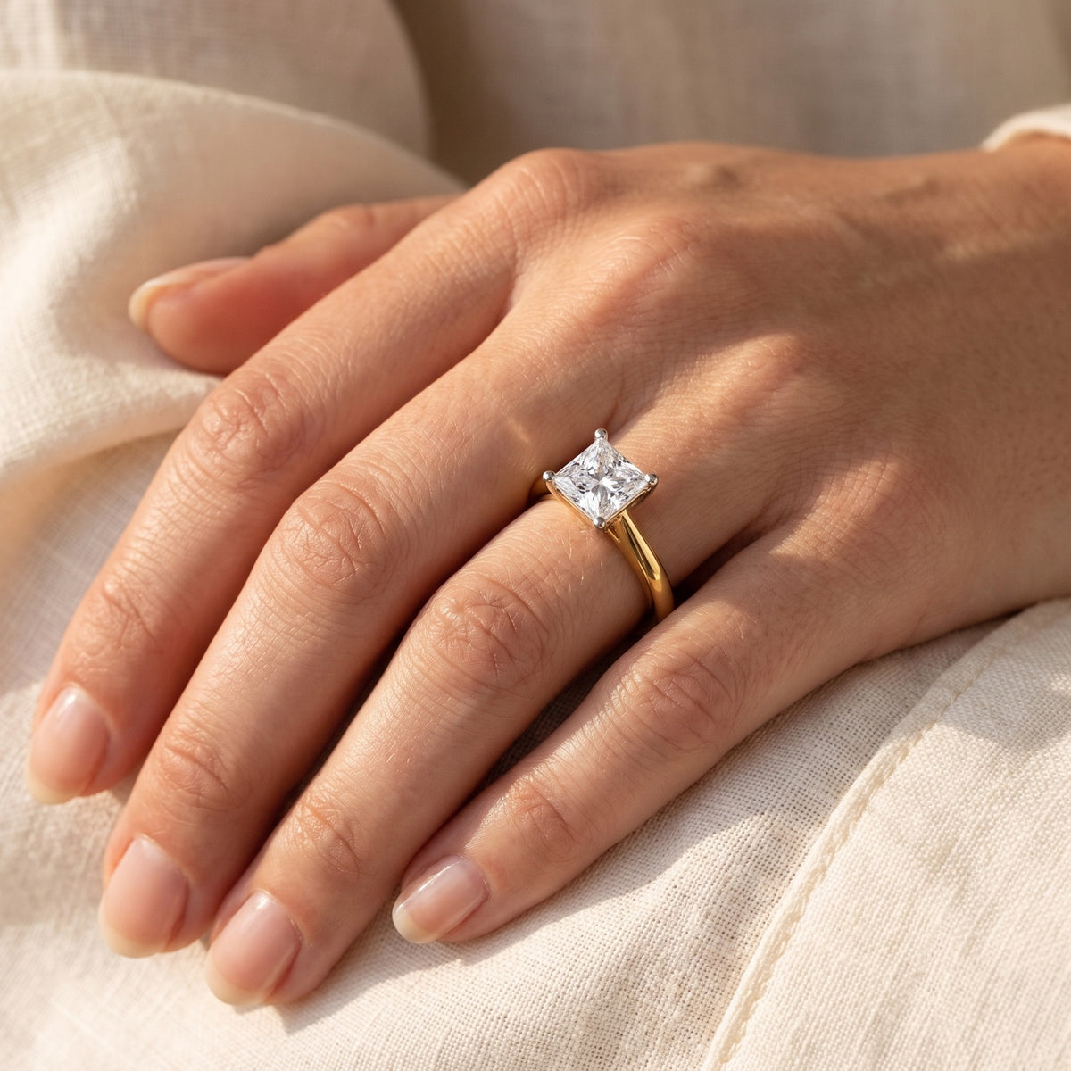 INGRID princess lab-grown diamond ring in 14K two-tone gold, worn on the hand, approx. 1 ct center