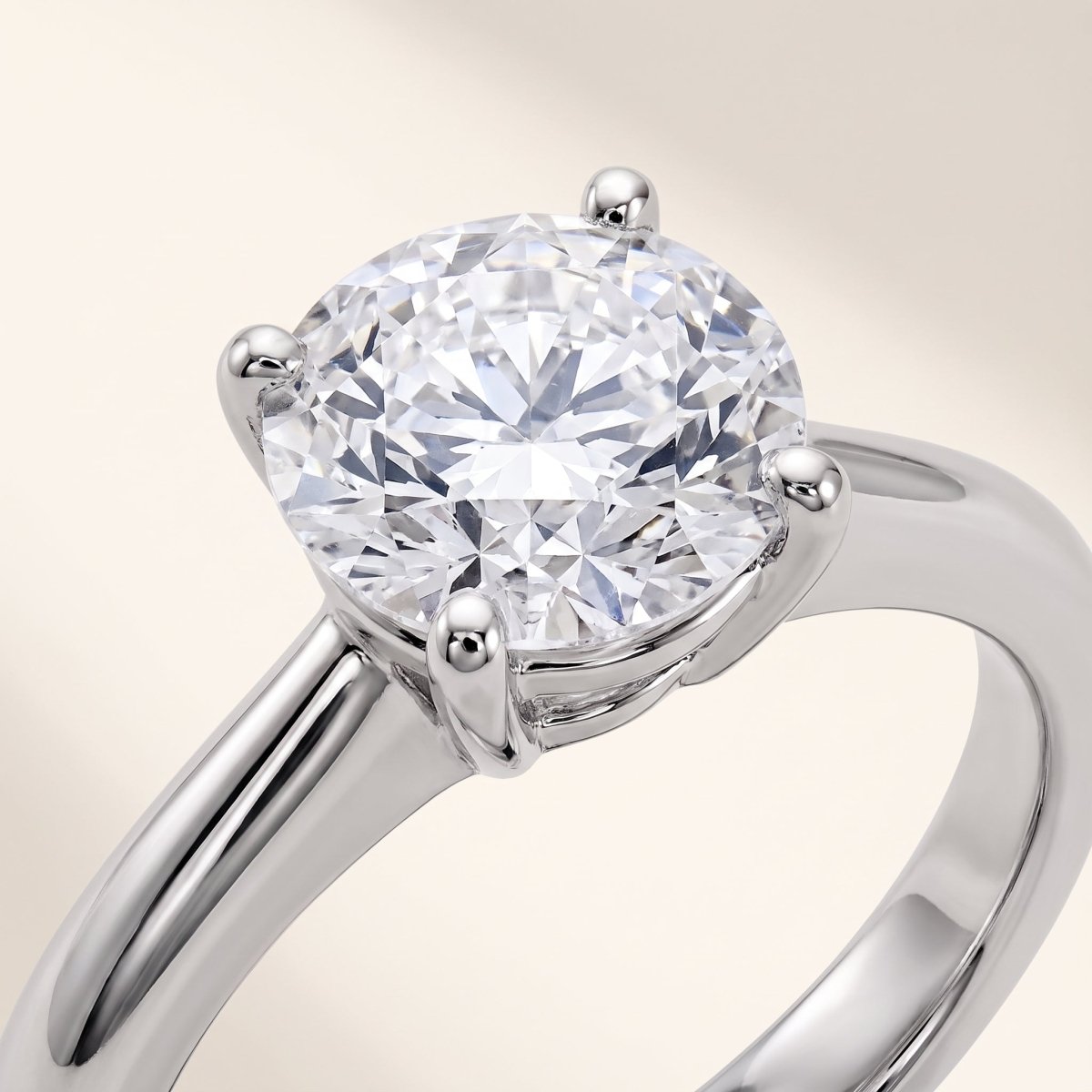 Round lab-grown diamond solitaire engagement ring, in White Gold, face-on detail