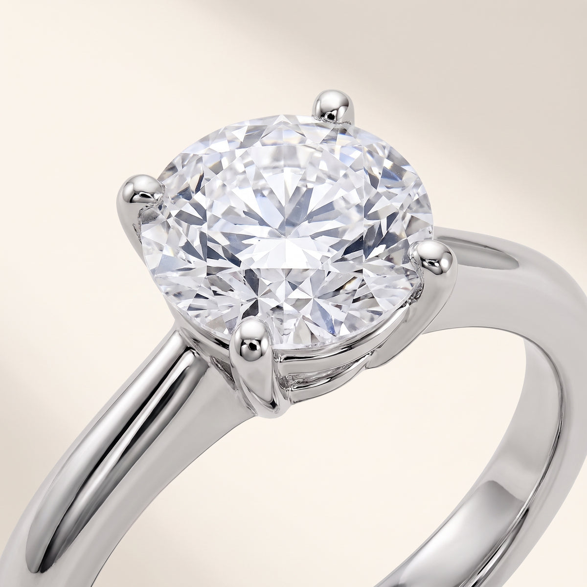 Round lab-grown diamond solitaire engagement ring, in White Gold, face-on detail